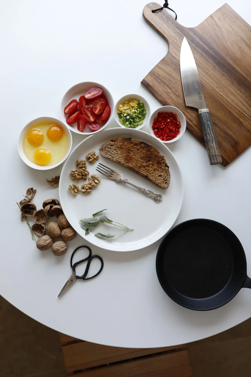 Eggs, tomatoes and bread on a breakfast table